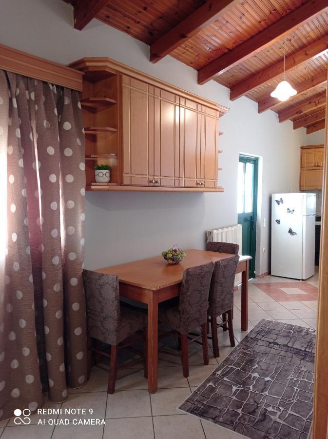 Bratis House Apartment Вартоломион Екстериор снимка