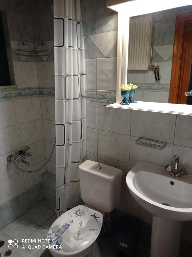 Bratis House Apartment Вартоломион Екстериор снимка