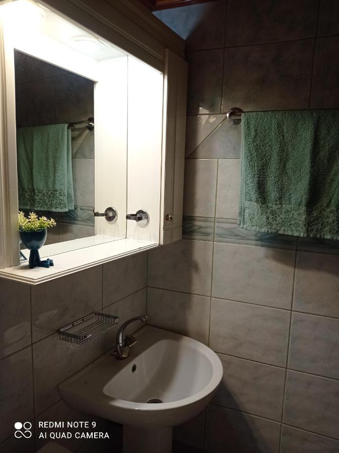 Bratis House Apartment Вартоломион Екстериор снимка