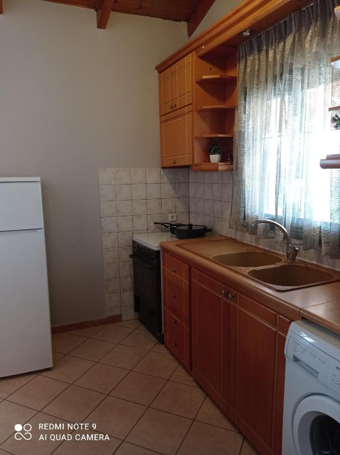 Bratis House Apartment Вартоломион Екстериор снимка