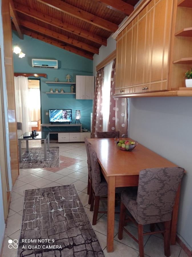 Bratis House Apartment Вартоломион Екстериор снимка